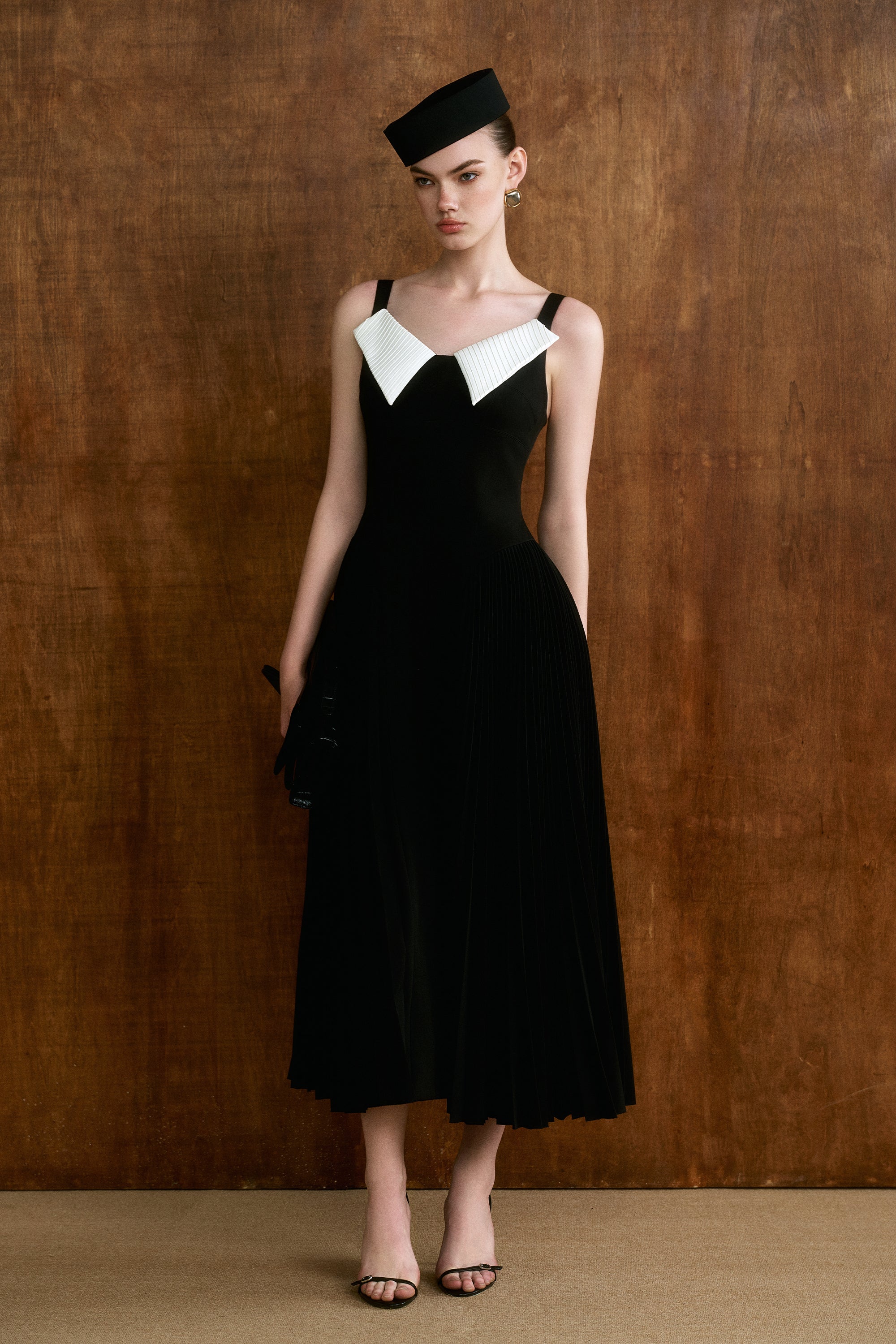 ISABEAU Heartneck Midi Dress